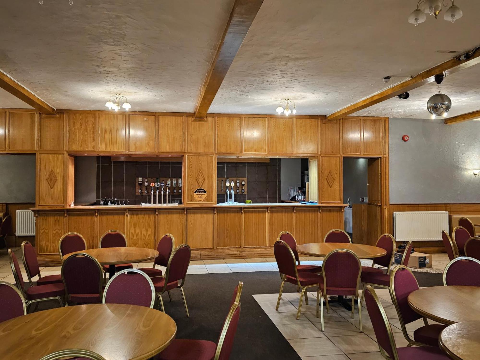 Manor Hotel Ballymoney Esterno foto